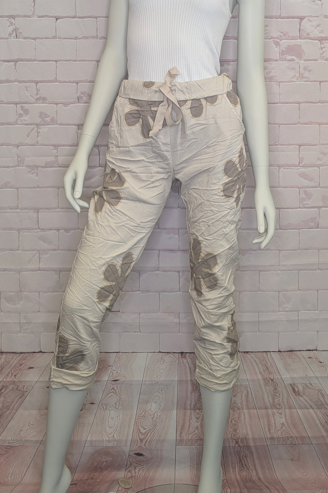 CRINKLE JOGGER  WITH FLOWERS