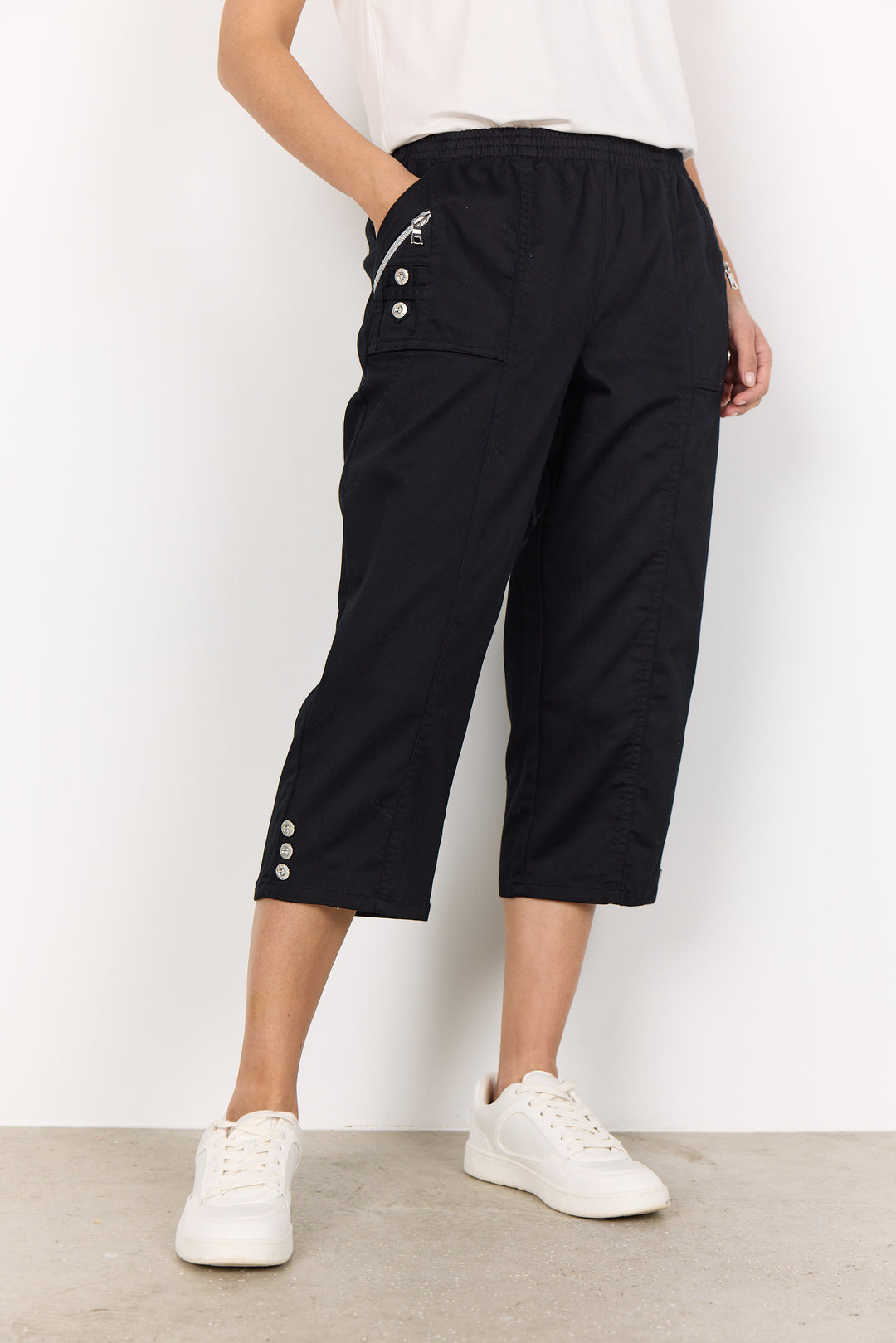 CAPRI WITH BUTTON DETAILS