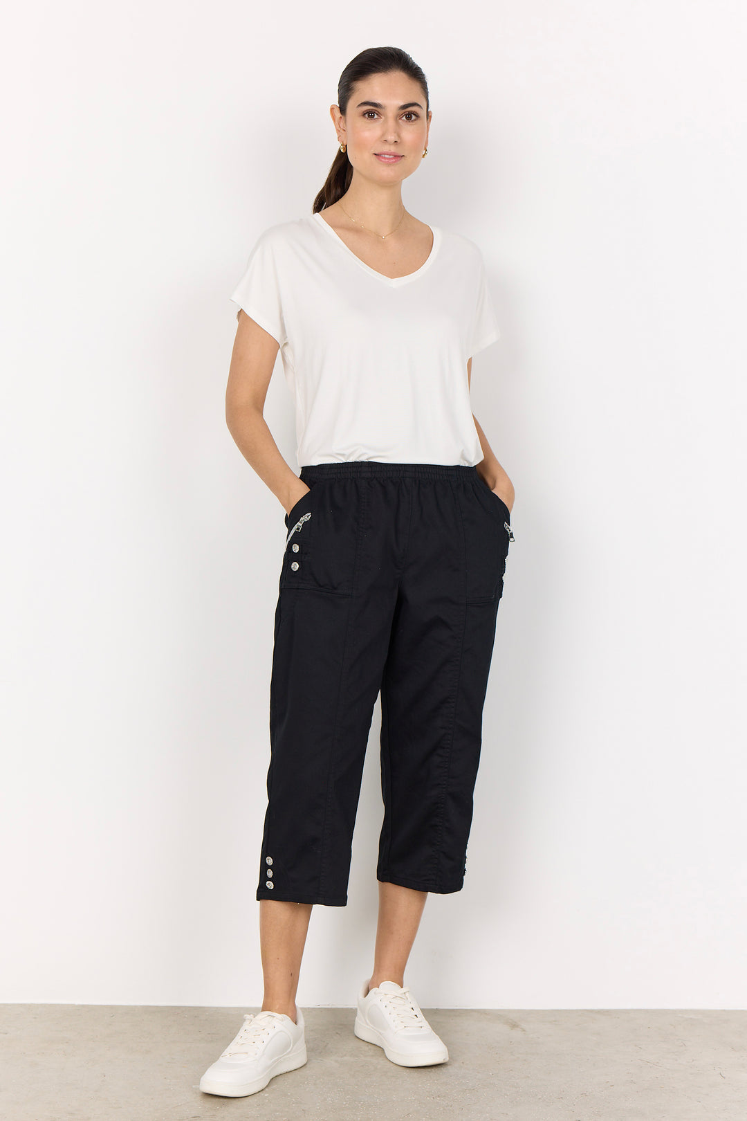 CAPRI WITH BUTTON DETAILS