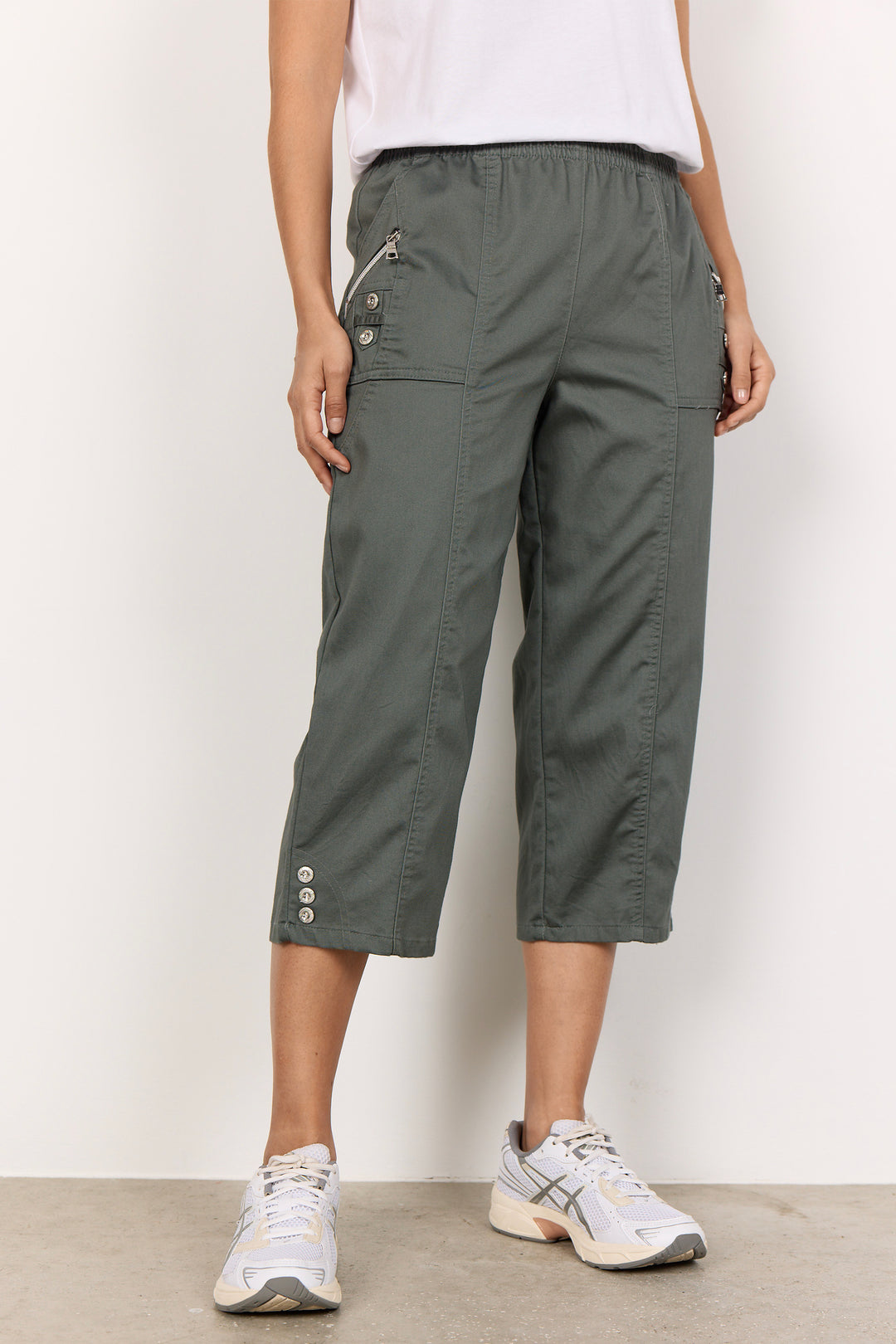 CAPRI WITH BUTTON DETAILS
