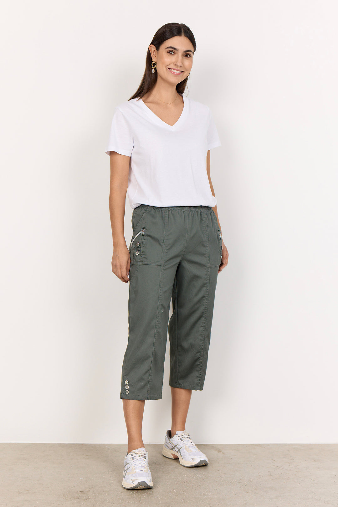 CAPRI WITH BUTTON DETAILS