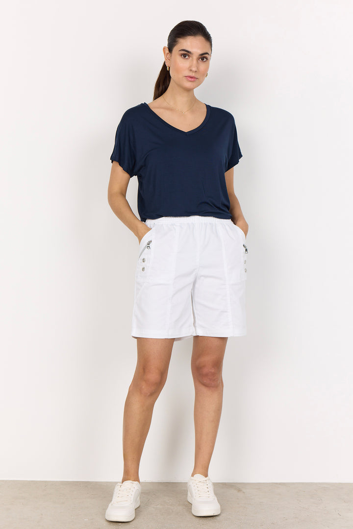 SHORT WITH BUTTON DETAILS