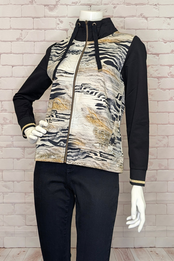 Dolcezza Fall 2025 
With a hood, a drawstring, a front zipper, long sleeves with striped contrast cuffs, side pockets, this cotton-blend fabric provides comfortable coverage.