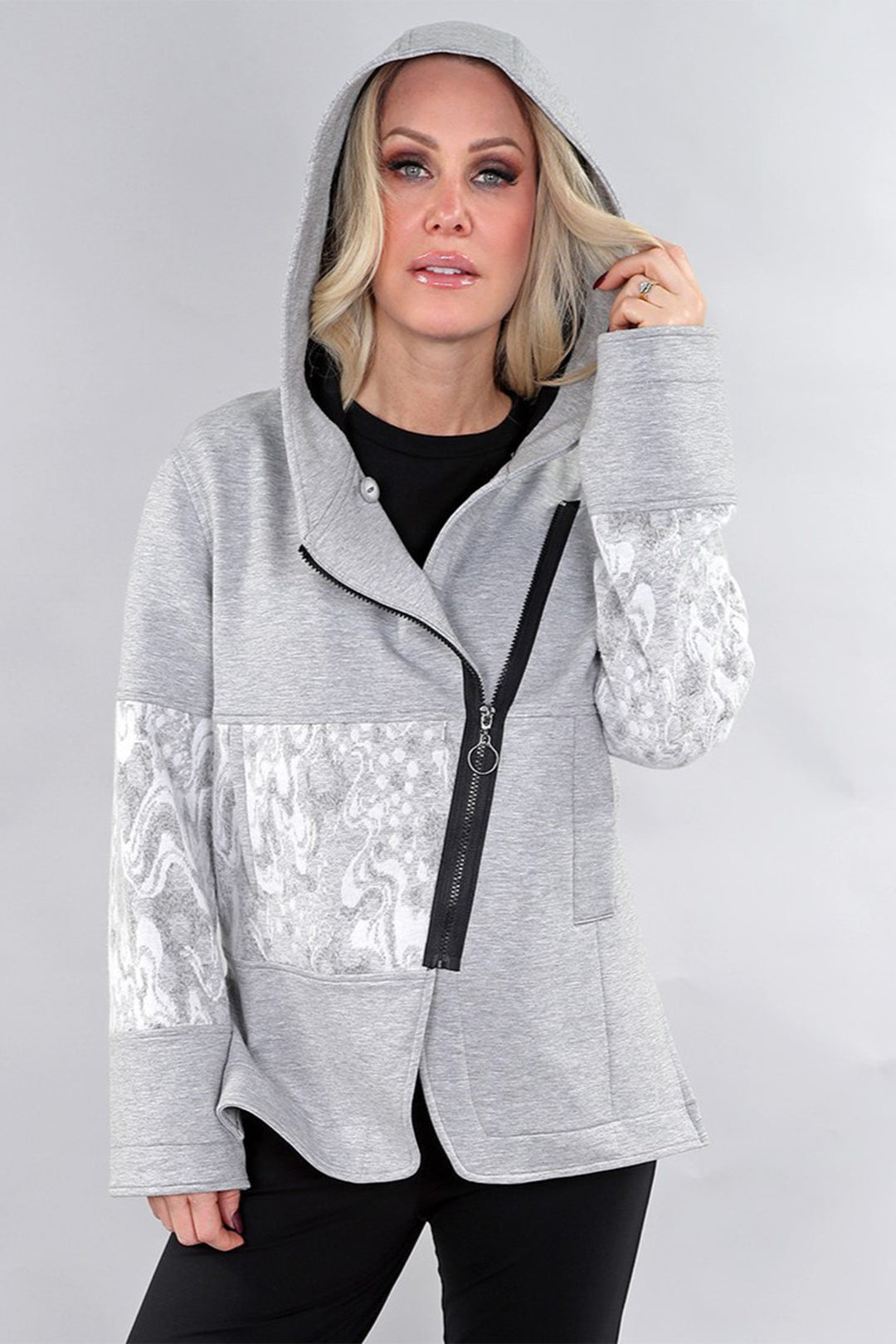 MICHAEL TYLER Fall 2025 
Its neat front sideways zipper and cozy hood combine style with practical comfort. Designed for elevated everyday wear, this hoodie seamlessly blends warmth and sophistication for a versatile, standout look.