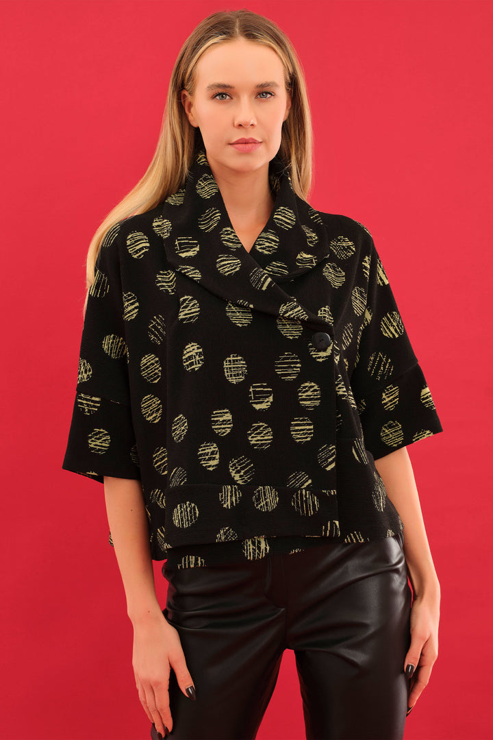 Dolcezza Fall 2025 
 Its lightweight knit fabric offers breathable comfort, while the open front with button closure adds versatile styling options. 