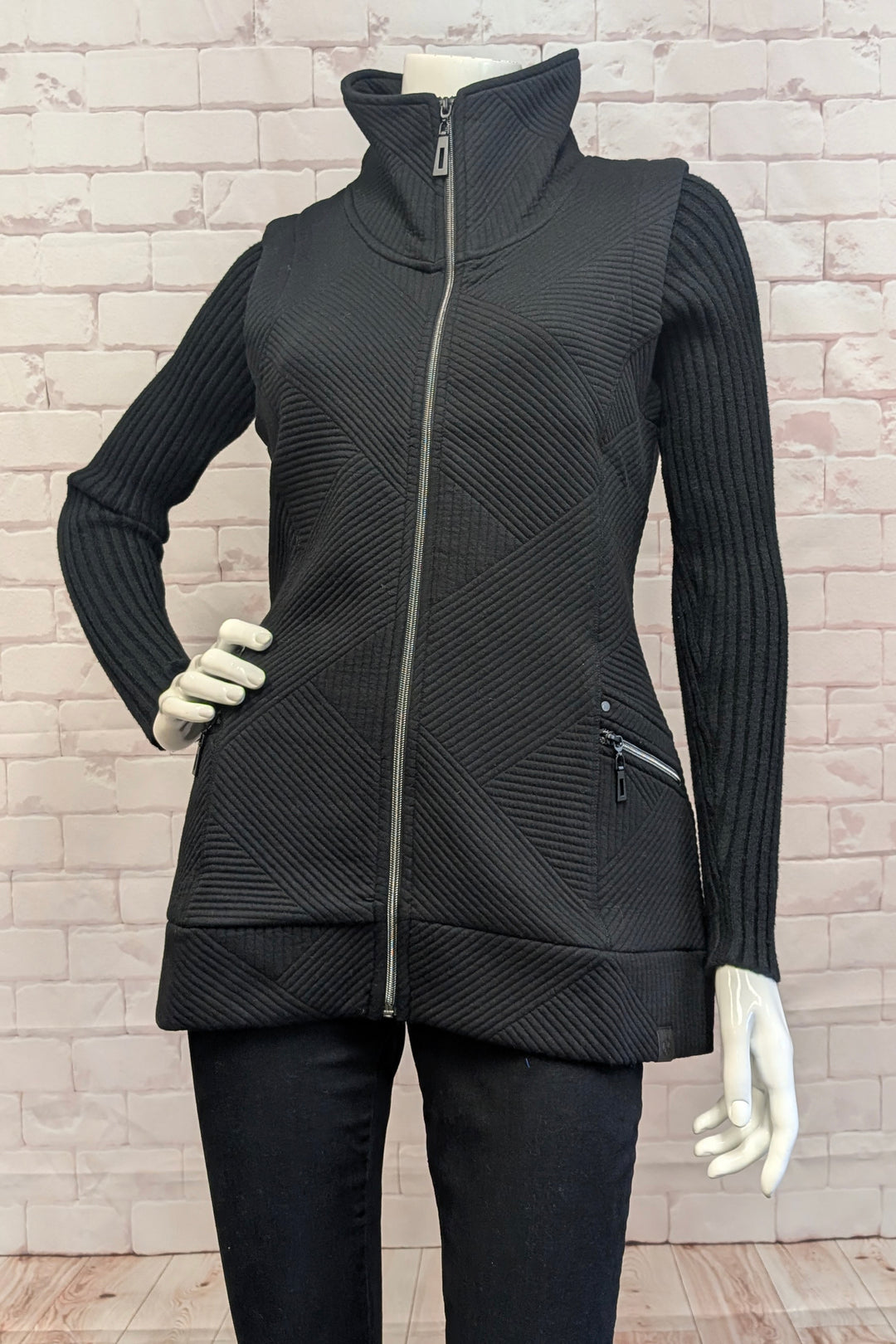 GRAPHIC LINES ZIP VEST