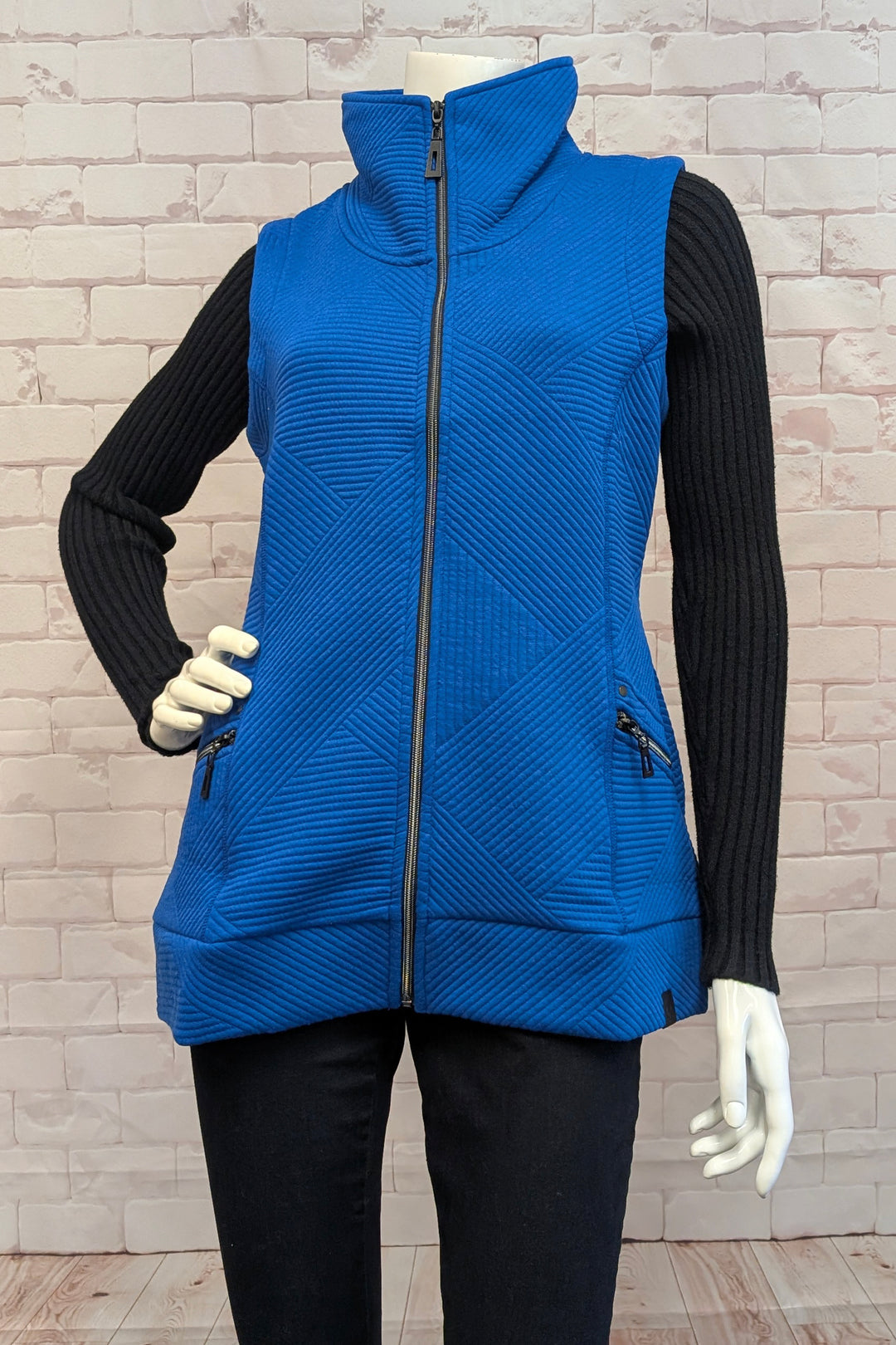 GRAPHIC LINES ZIP VEST