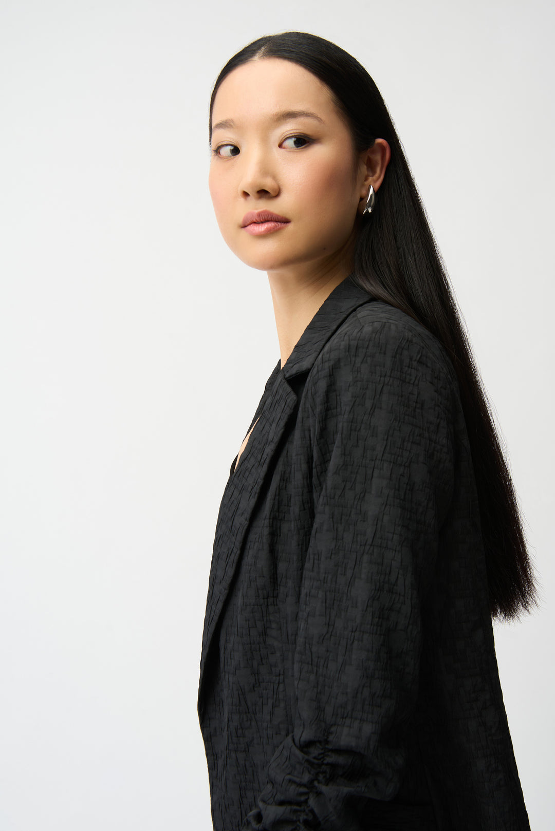 TEXTURED ROUCHED SLEEVE BLAZER