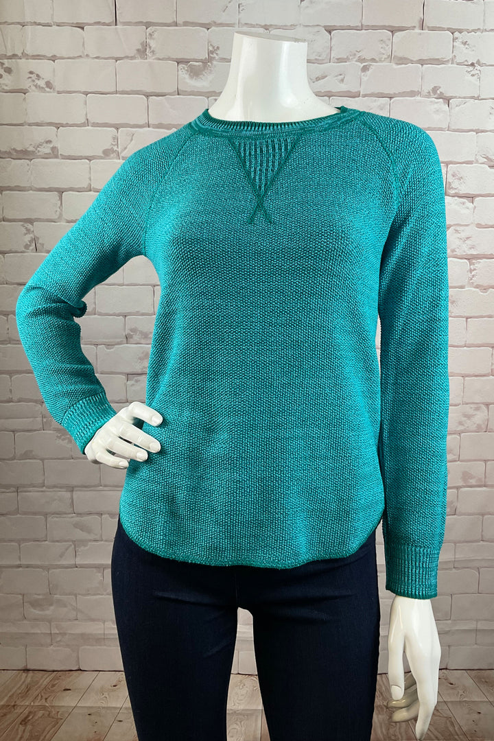 Cotton Country Fall 2024 It features a unique raglan shoulder detail as well as a shirttail hem on both the front and back. Its full length sleeves provide comfort and warmth in all seasons.