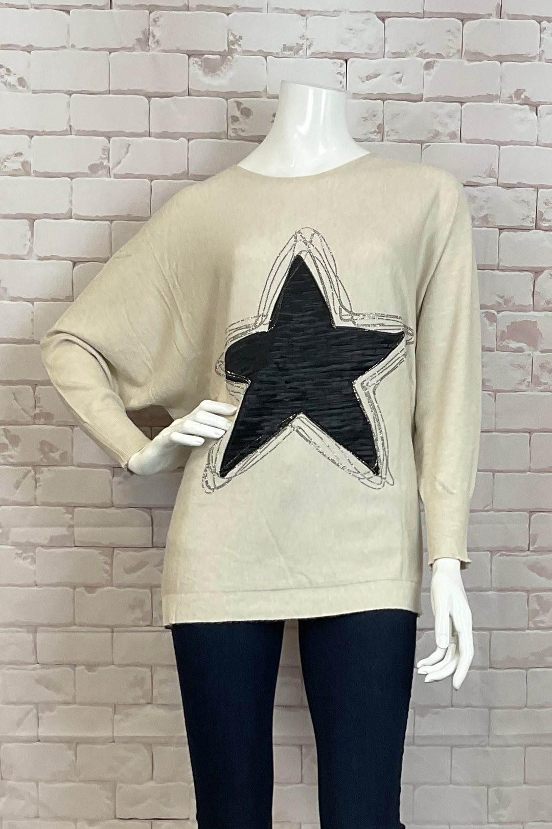 Etern Fall 2024 Featuring a relaxed silhouette, round neckline and long dolman sleeves with dropped shoulders, this slouch top is perfect for running around on the weekend or dressing up for the office like a star!