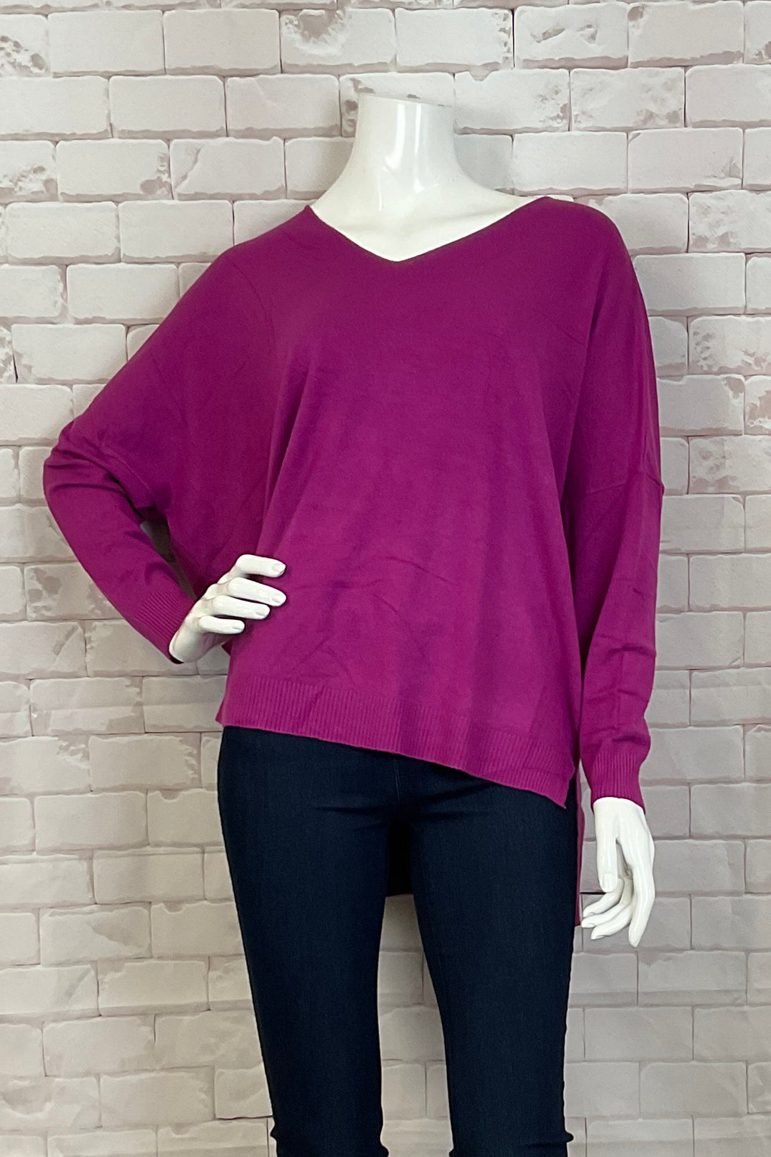 Etern Fall 2024  With its solid colours and soft cut-neck, it can easily be paired with any outfit. The full length dolman sleeves provide comfort and the light, 