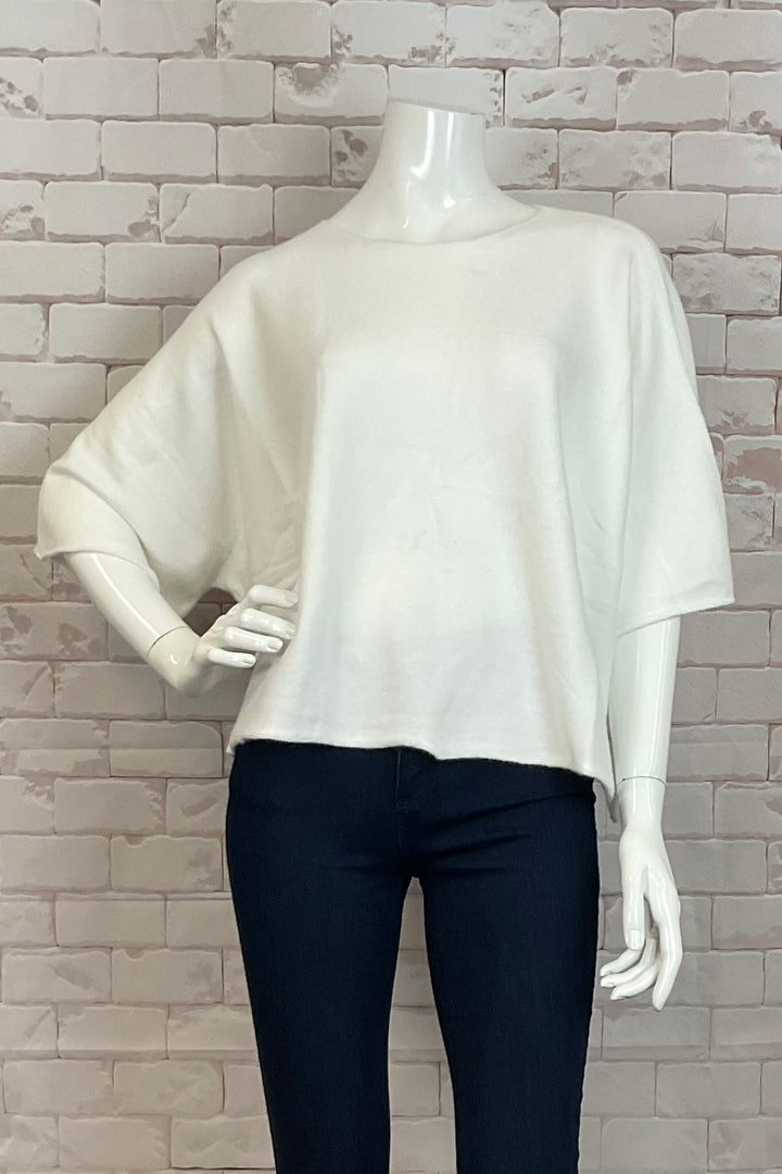 Etern Fall 2024 This top features a light and loose fit, with roll and dolman sleeves for added style.