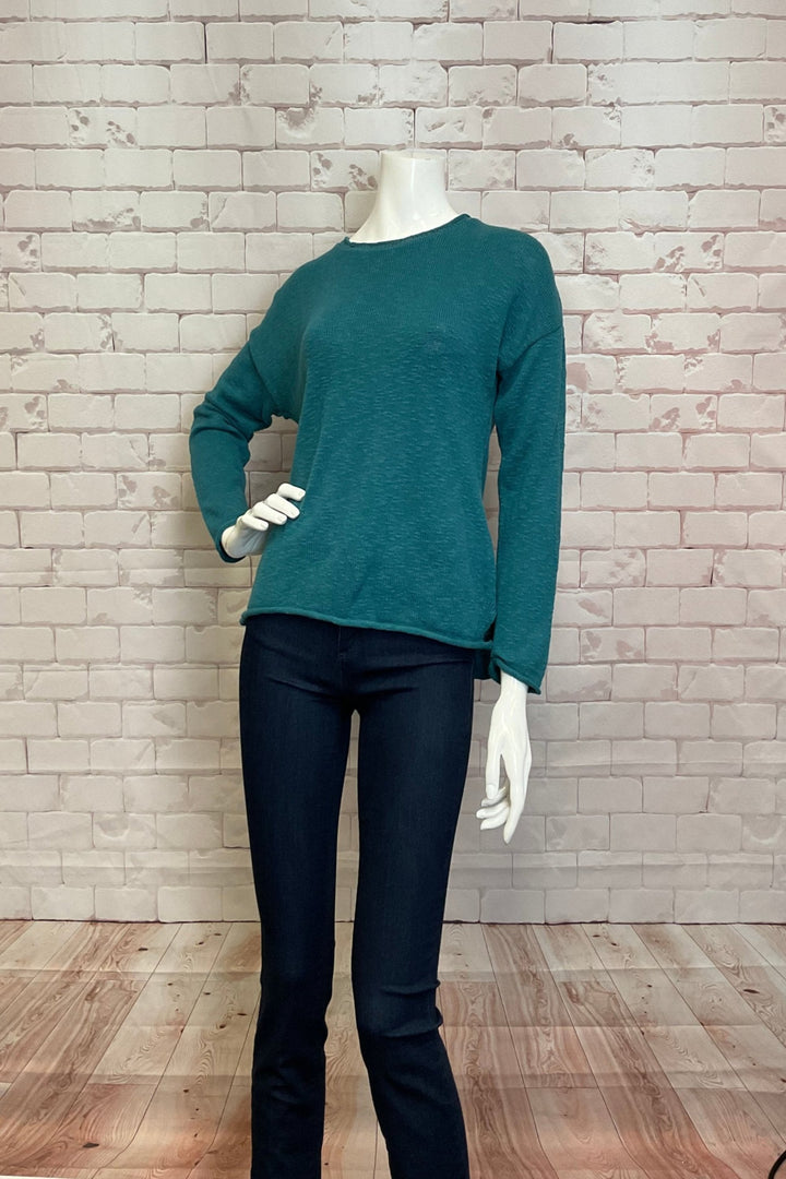 Cotton Country Fall 2024  Crafted with soft, all-cotton fabric, this sweater offers both comfort and style. The neat crew neck and light, casual design make it a versatile choice for any occasion. 