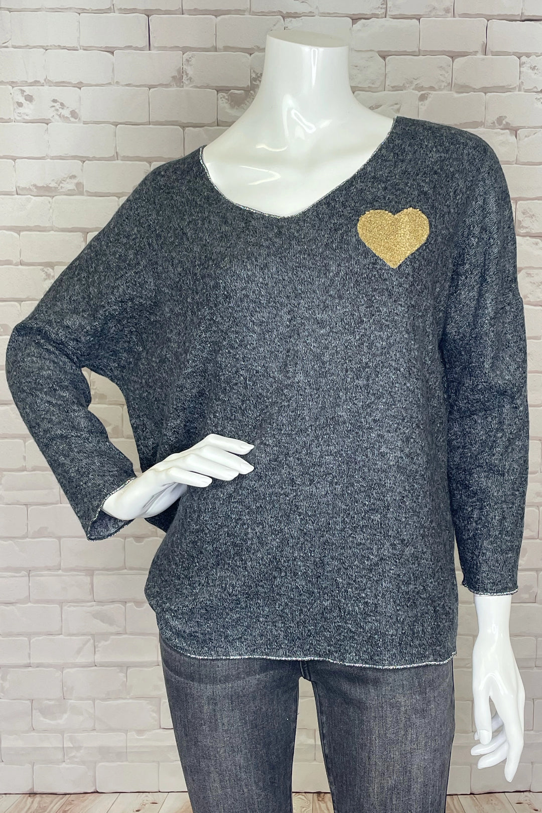 V-NECK TOP WITH HEART