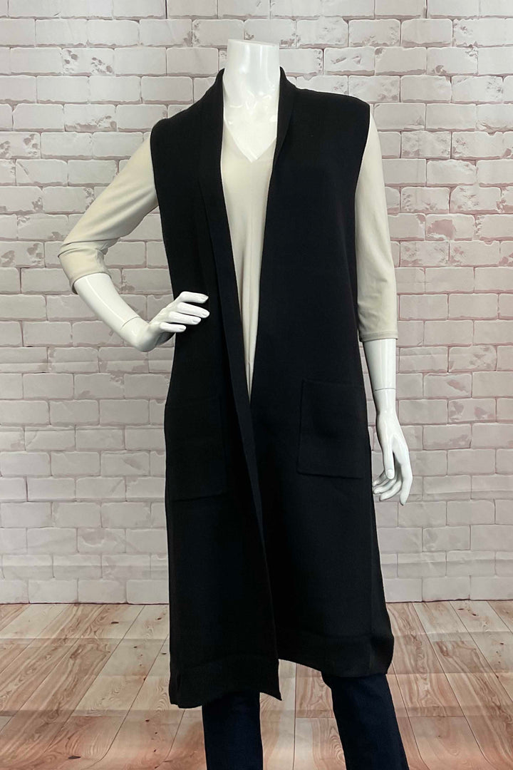 Variations Fall 2024 This long cardigan style duster vest exudes simple sophistication with its open front and front pockets. Versatile enough to pair with jeans, joggers, or leggings, this vest adds a touch of elegance to any fall outfit.