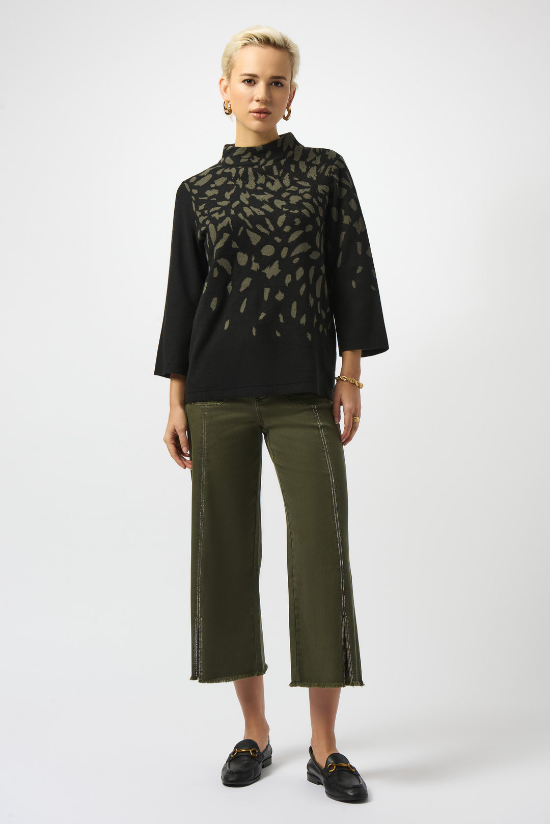 BLACK AVOCADO ANIMAL MOCK NECK TOP