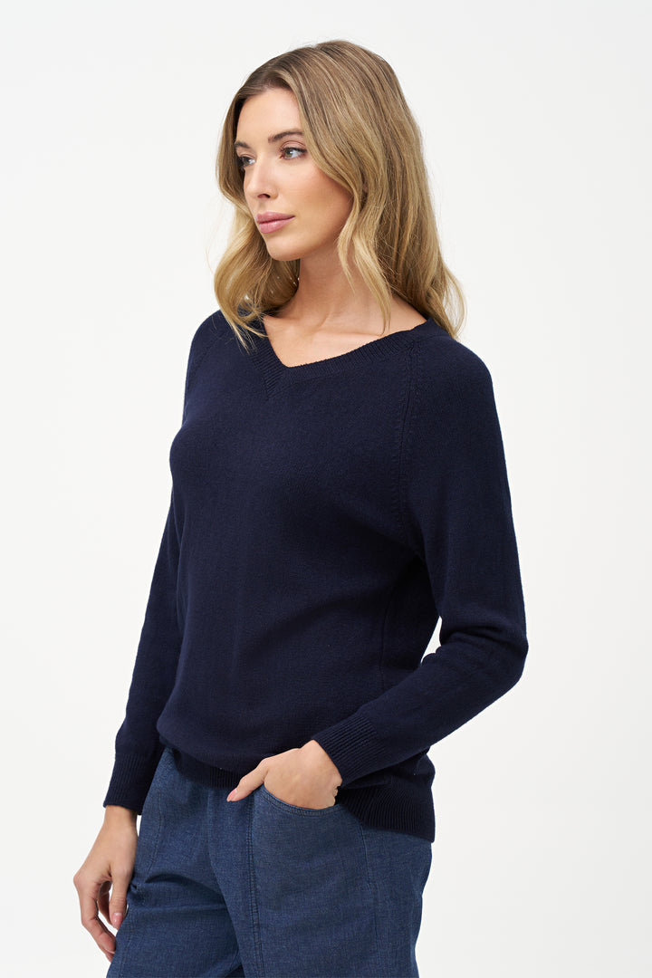LS V-NECK TOP
