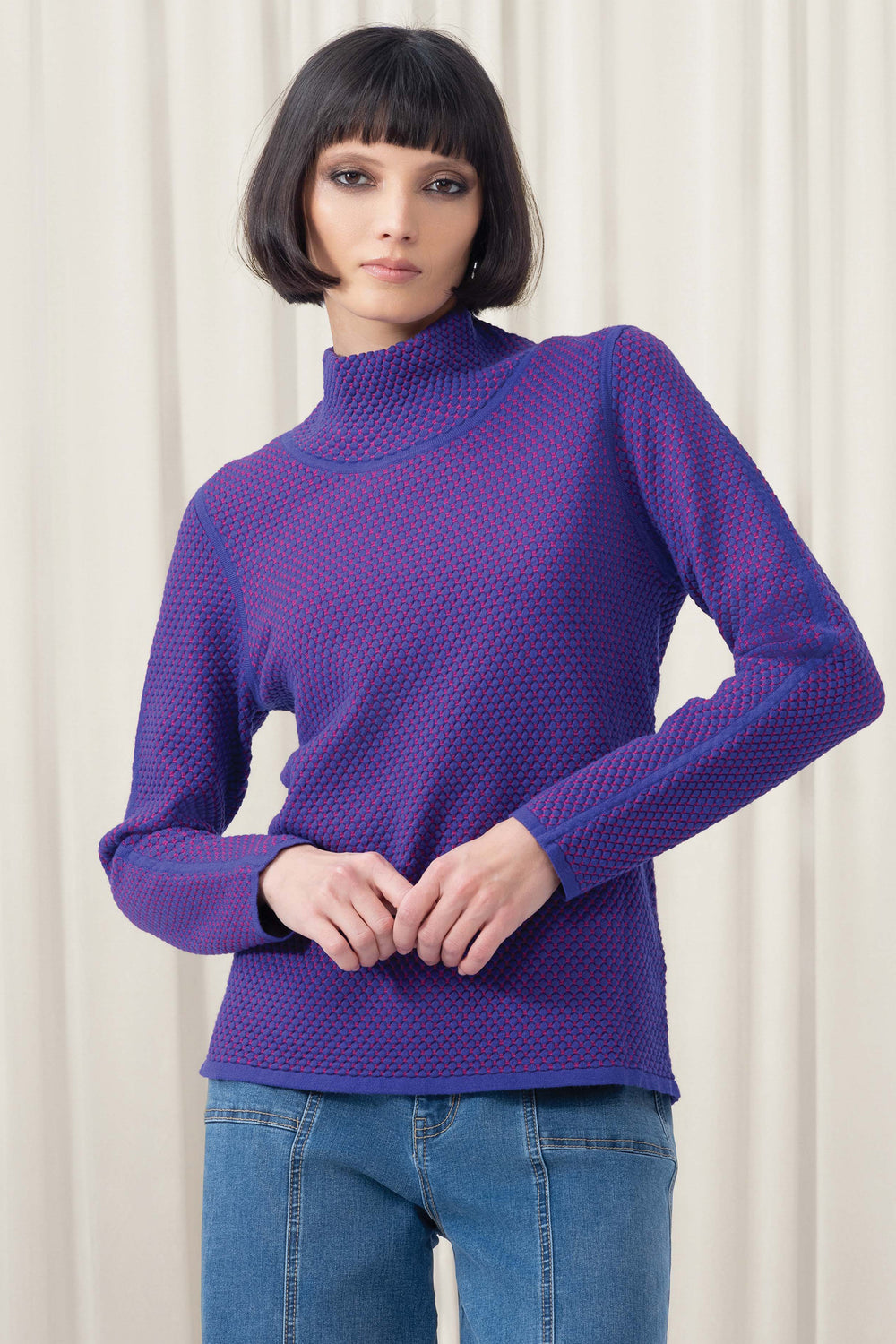 ELENA WANG Fall 2025 
Crafted from soft, stretchy fabric, it offers a cozy fit that moves with you. The loose mock neck and light waffle texture add subtle sophistication, while a variety of beautiful colours let you express your unique look effortlessly.