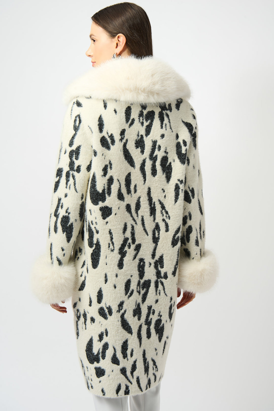 FEATHER YARN ANIMAL COAT WITH FAUX FUR