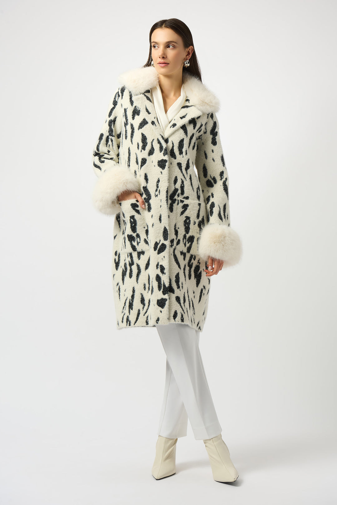 FEATHER YARN ANIMAL COAT WITH FAUX FUR