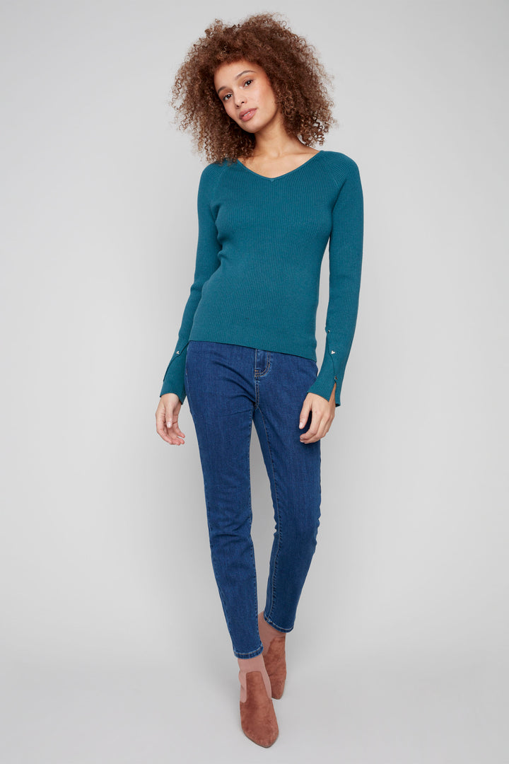 RIBBED V-NECK TOP WITH HEART RIVETS