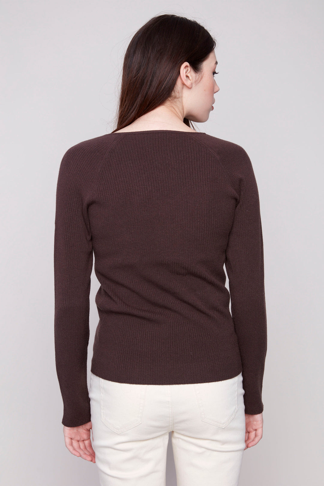 RIBBED V-NECK TOP WITH HEART RIVETS