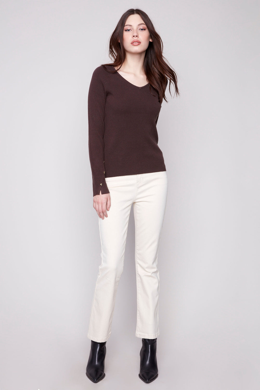 RIBBED V-NECK TOP WITH HEART RIVETS