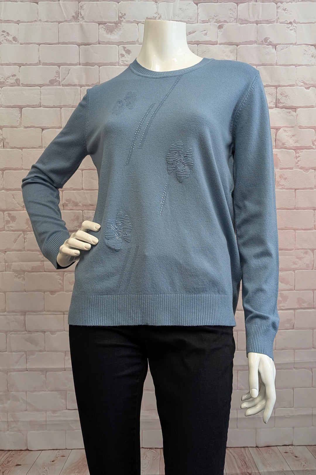 LS EMBOSSED FLOWERS SWEATER TOP