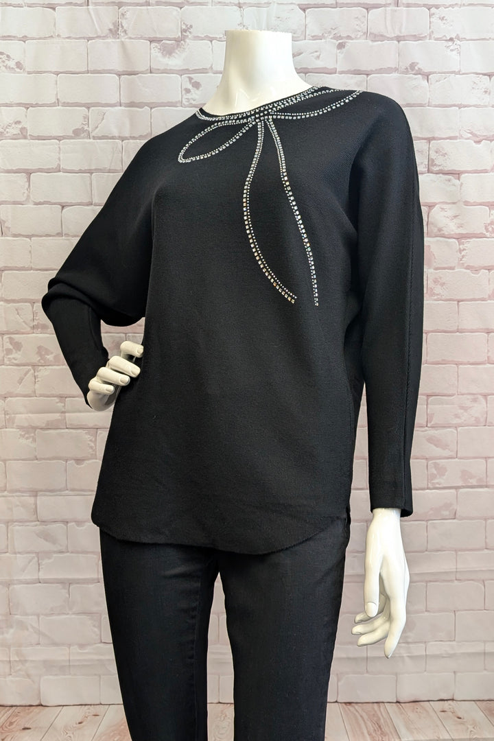 CASA DONNA Fall 2025 
Experience effortless elegance with this dolman sweater top featuring full-length sleeves and a relaxed, flowy fit. Designed for comfort, its loose silhouette and super-soft fabric make it ideal for all-day wear. 