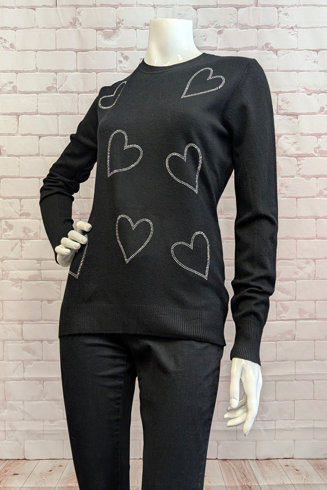 Ness Fall 2025 
 Its simple knit design and classic round neckline provide versatile style, while charming rhinestone heart accents at the front add a touch of elegance. 