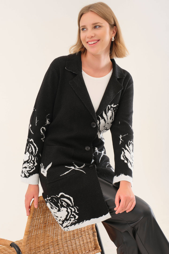 Dolcezza Fall 2025 
Featuring a notch lapel collar and a three-button front closure, it blends the structure of a classic coat with the comfort of a cardigan.