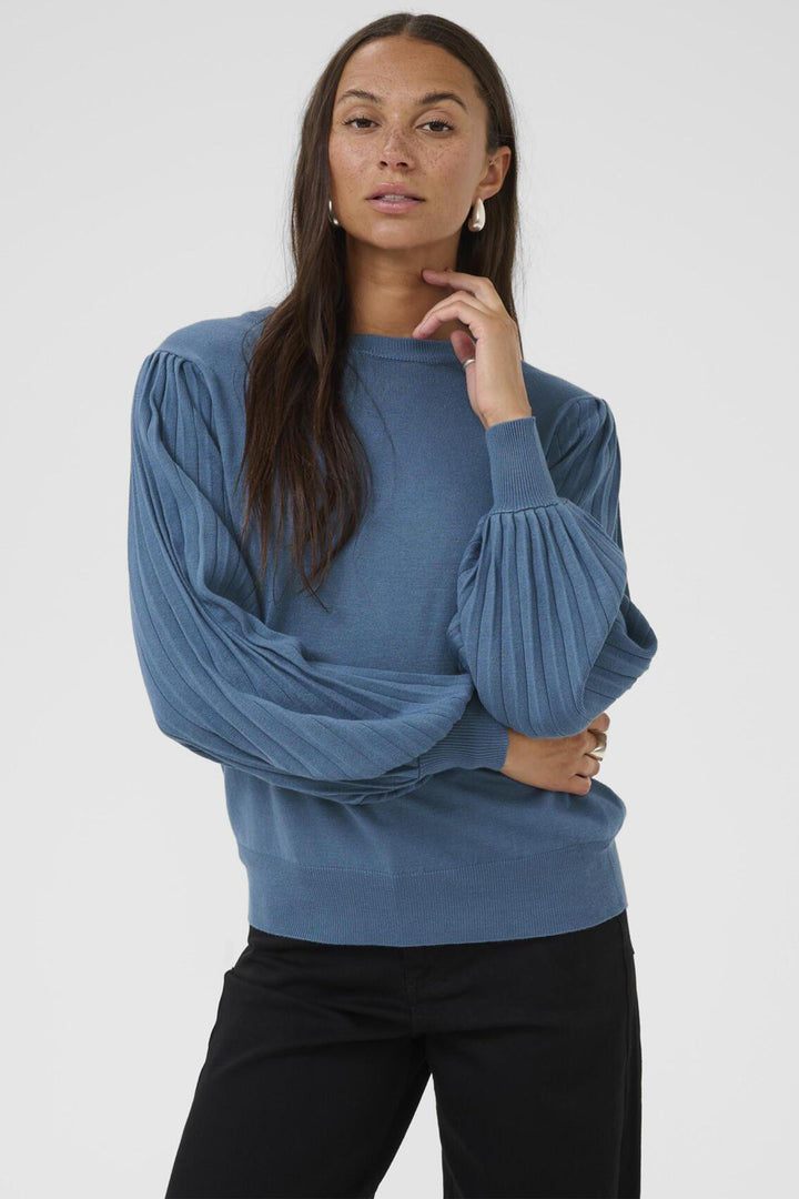 Kaffe Fall 2025 
This balloon sleeve sweater top combines a lightweight viscose and nylon blend for a refined yet comfortable fit. 