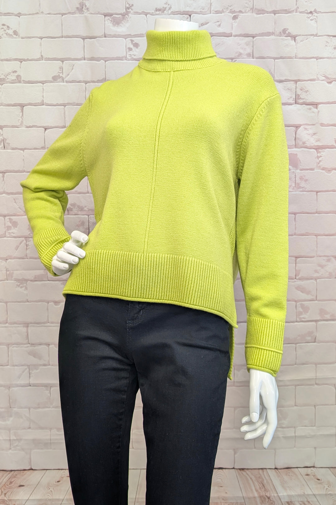 MARIE LA LUNE Fall 2025 
Experience the perfect blend of cozy and chic with the Hi Lo Turtleneck. Crafted from a soft fabric that feels gentle against your skin, this sweater features a flattering fitted silhouette that enhances your shape without sacrificing comfort.