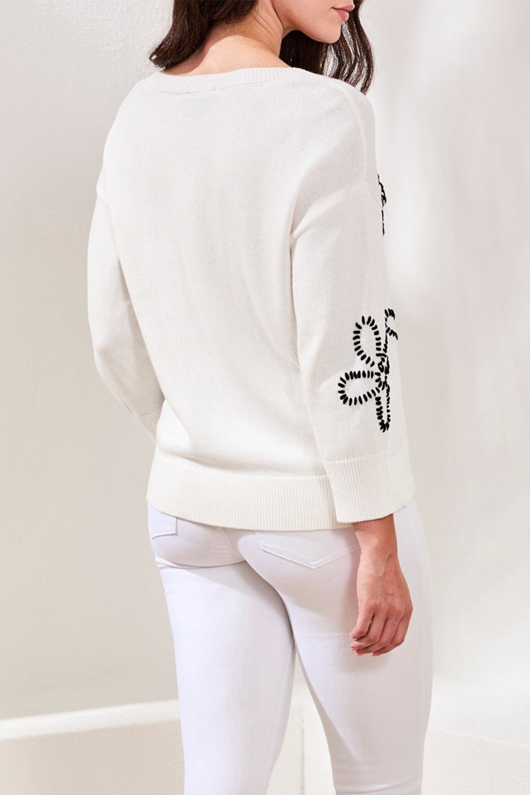 DAISY STITCH 3/4 SLEEVE SWEATER TOP