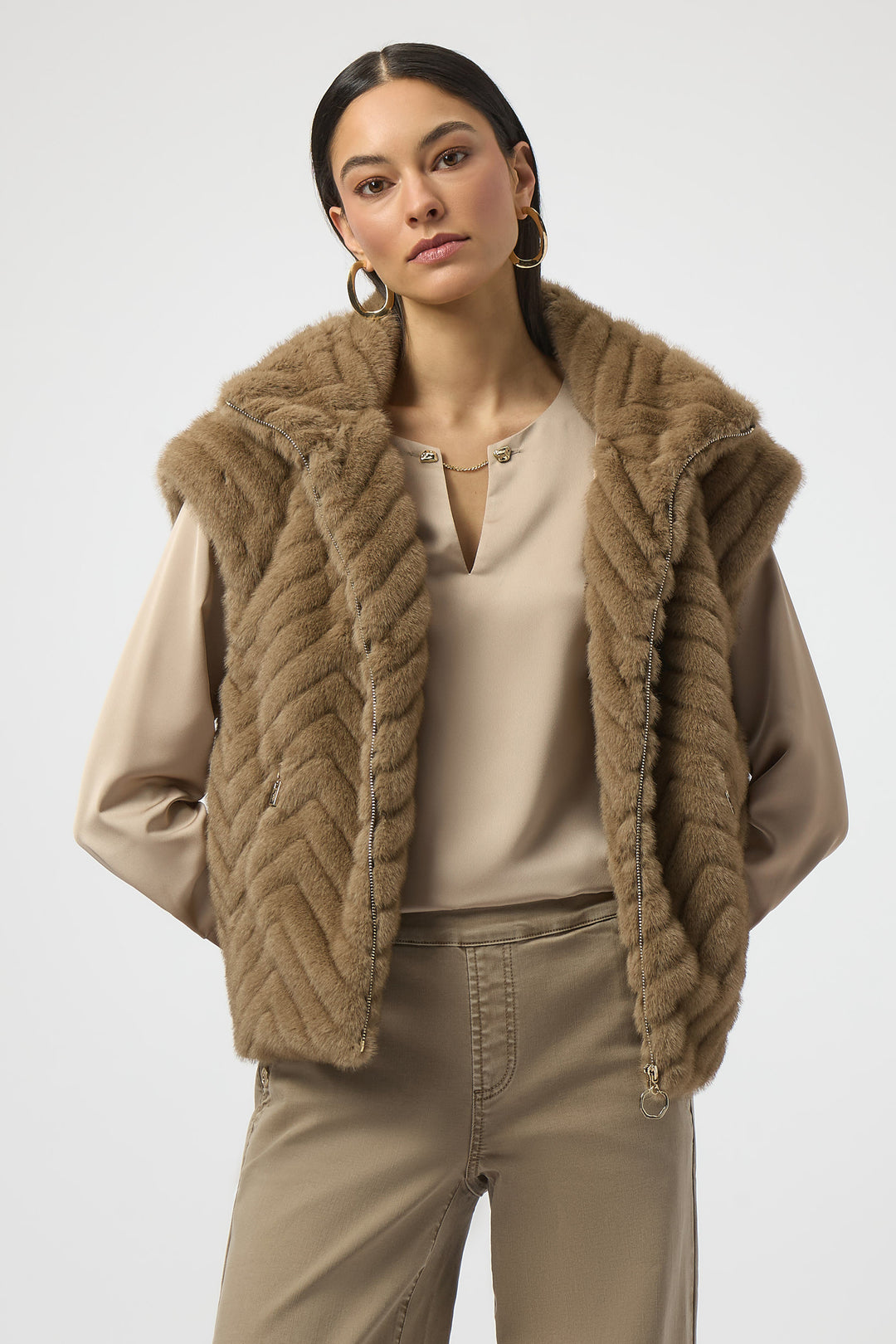 Joseph Ribkoff Fall 2025 
 Featuring a refined chevron pattern and crafted from super soft, lightweight material, this straight-cut vest offers both comfort and style. 