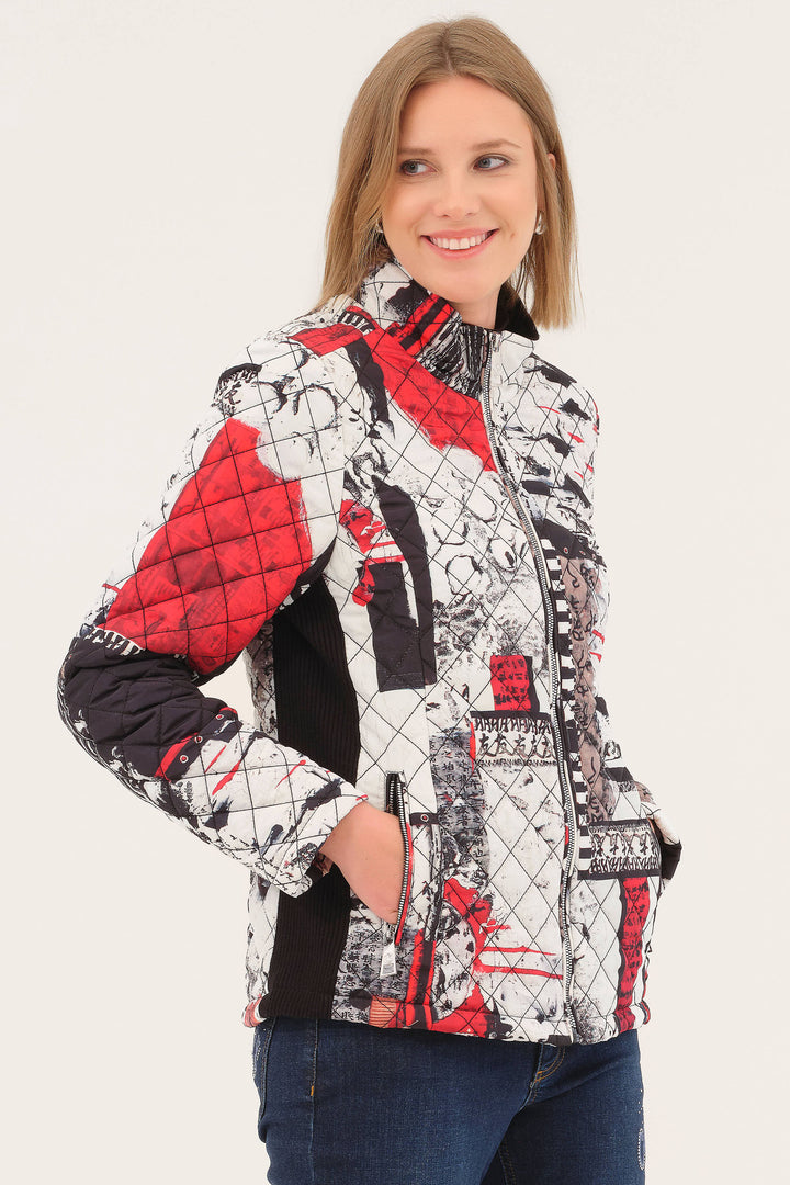 Dolcezza Fall 2025 
Look sharp in this luxurious Bookworm Quilted Jacket! Made with a matte finish outer material and full-length sleeves, this coat features a contrasting zipper and side zip pockets.