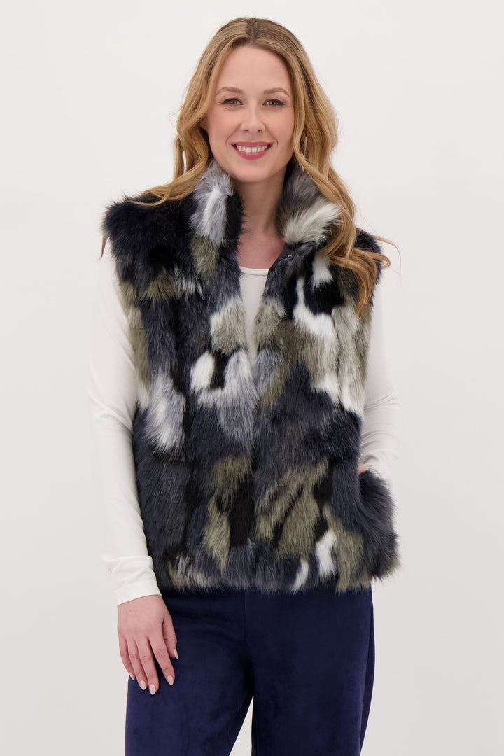 GABBY ISABELLA Fall 2025 
Elevate your outfit with this stunning faux fur vest featuring a beautiful duo color combination. Designed to fit standard to slightly on the smaller side, it offers a flattering silhouette for layering.