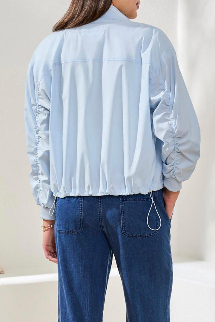 LIGHTWEIGHT WINDBREAKER