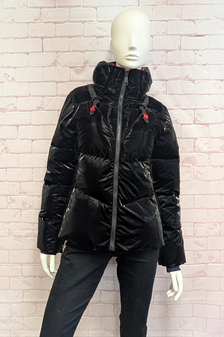 A mannequin wearing a A black puffer jacket with horizontal quilting and a hood