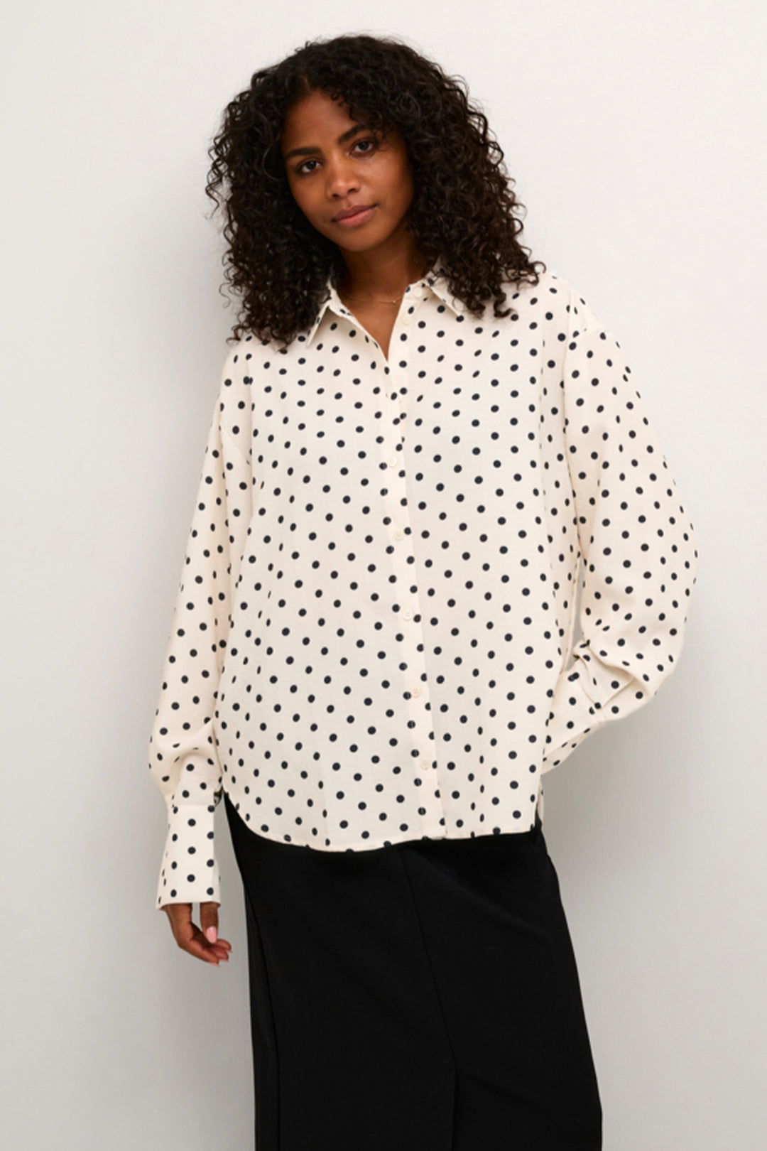 CHALK BLACK DOT SHIRT