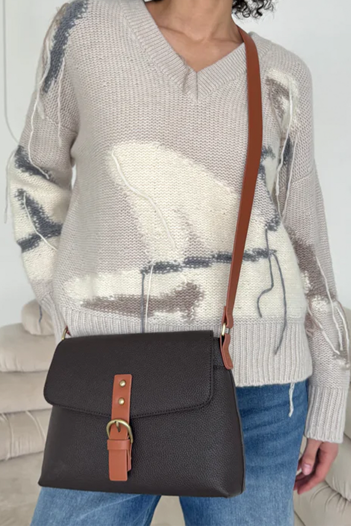 ESPE Fall 2025  Featuring an adjustable strap for comfortable wear and a secure flap belt with magnetic closure, it keeps your essentials both accessible and safe. 