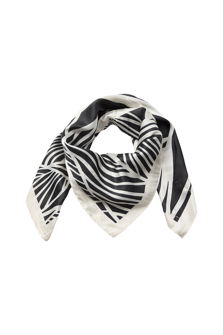 LEAF PRINT SCARF
