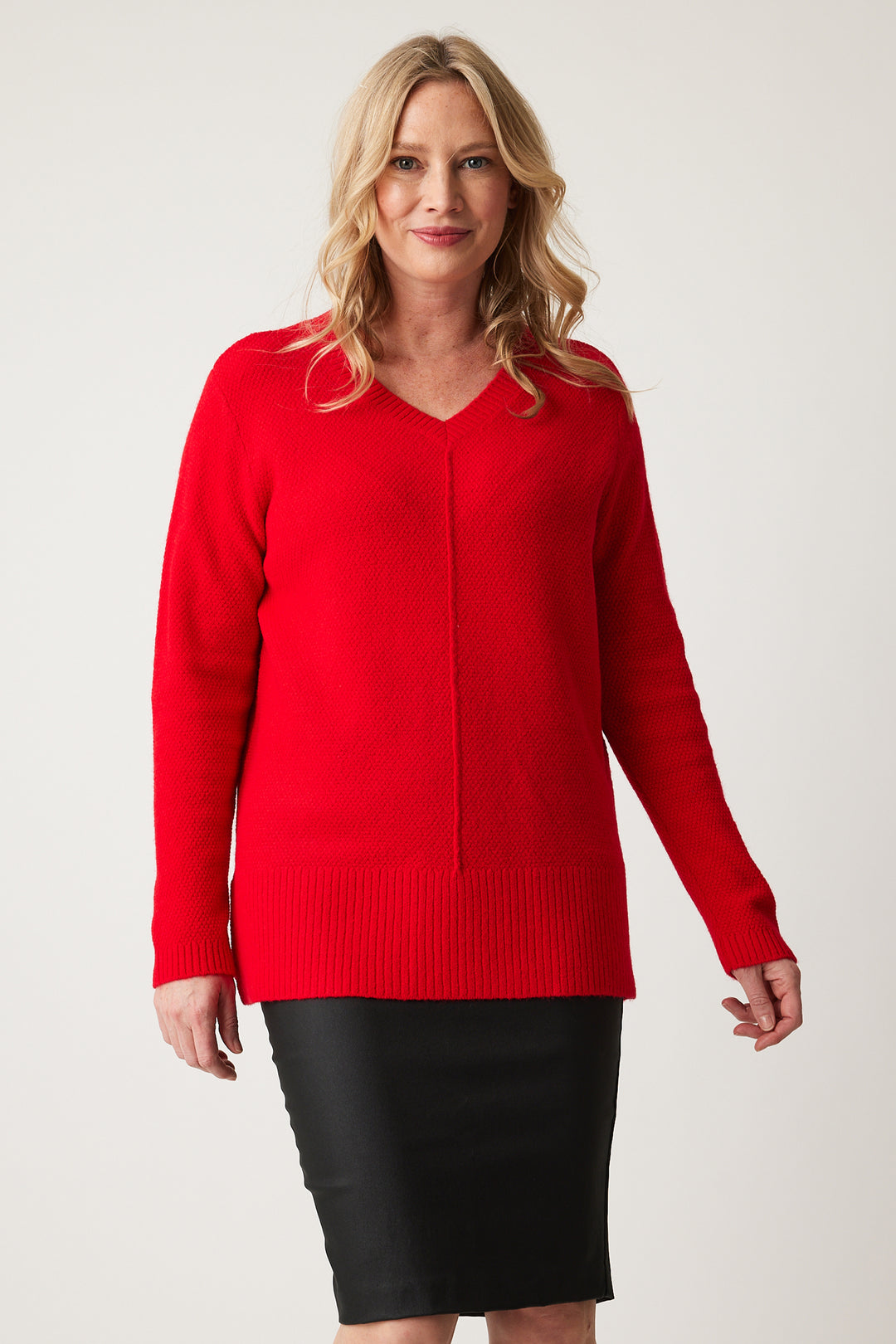 Parkhurst Fall 2024  This versatile piece features a loose hem and a soft cut, perfect for any body type. The contrast trim on the neat v-neck adds a unique touch. 