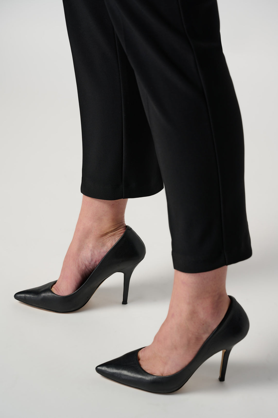 JOSEPH RIBKOFF  STYLE #181089 - 06/JC14 women's business casual cropped ankle dress pant  -black detail