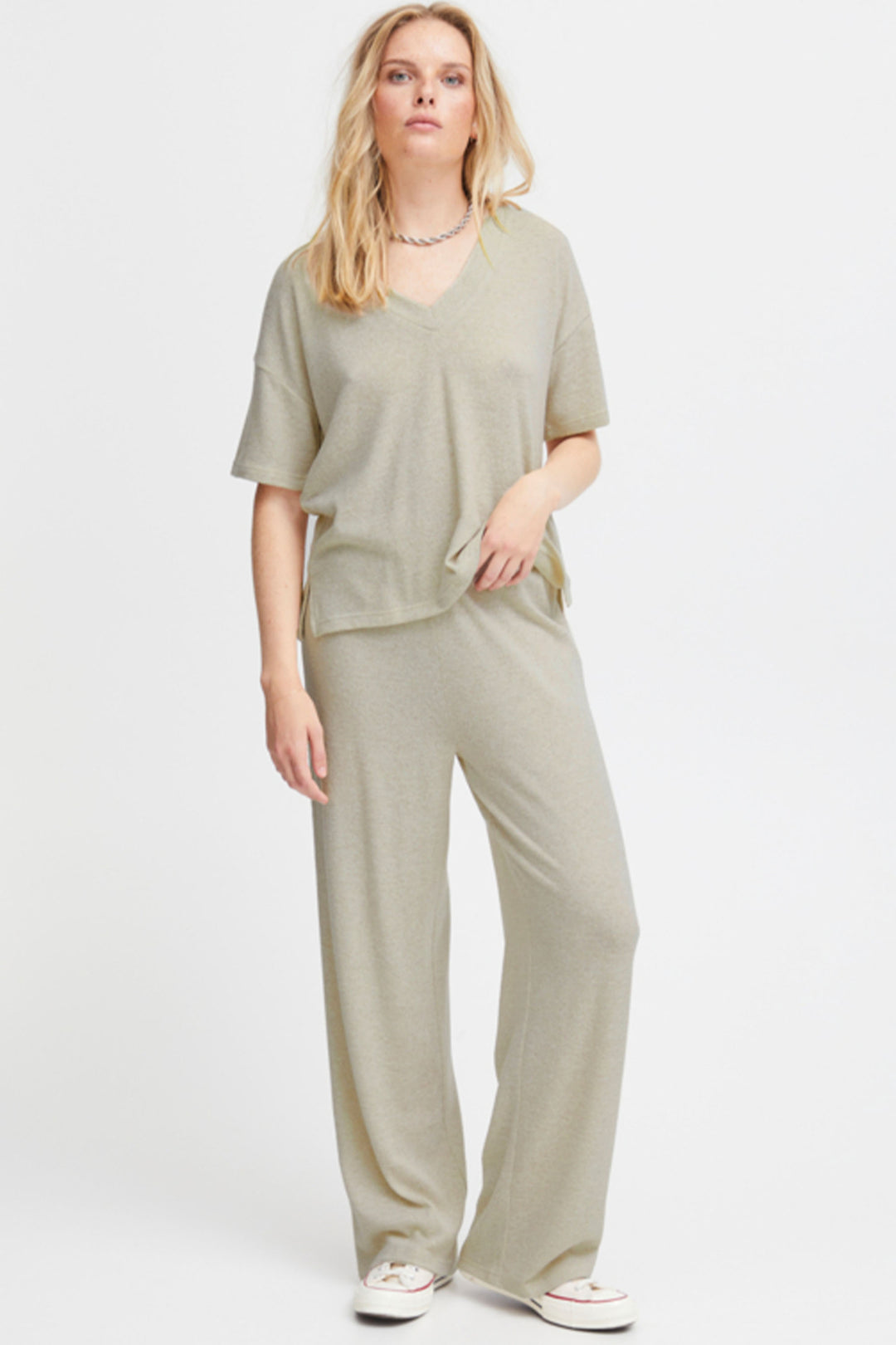 These Knit Pants combine soft and stretchy fabric with a lightweight design, making them perfect for everyday loungewear.