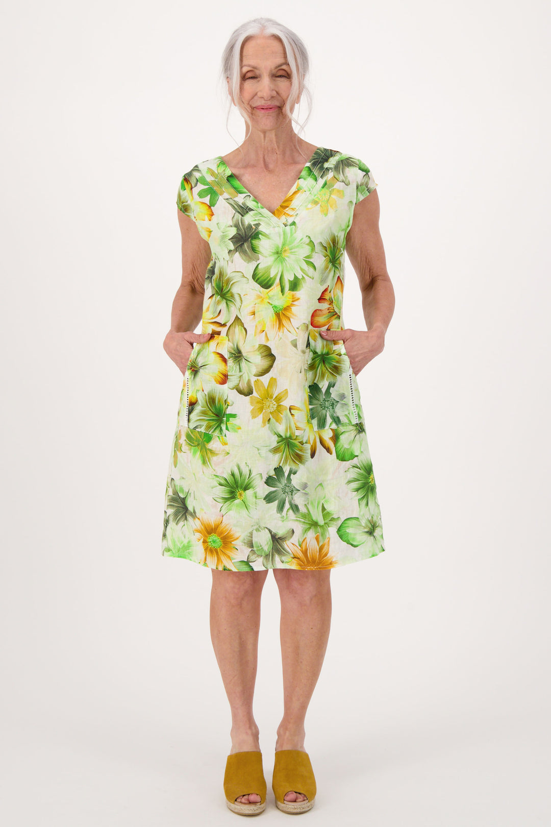 Spanner Summer 2024 Made from high quality linen, the sharp v-neck and stunning floral print will make you stand out. Perfect for any occasion, the dress falls just above the knees for a smart and stylish look.