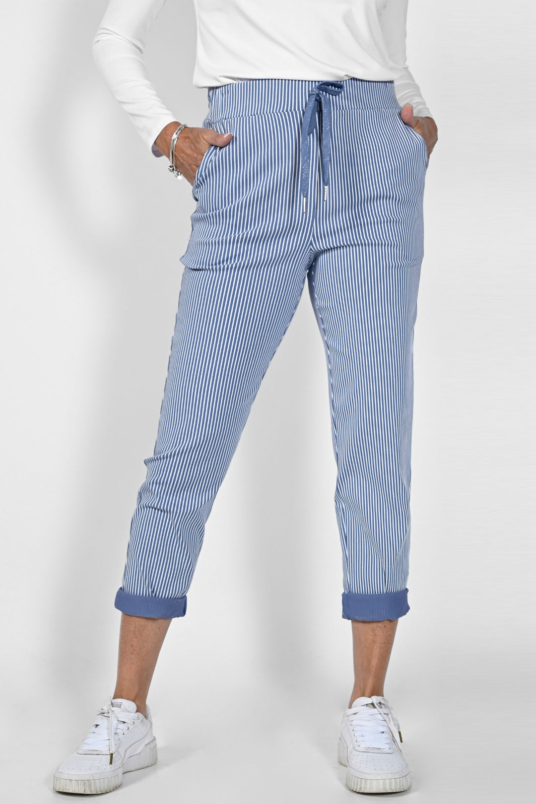 Frank Lyman Spring 2023 women's casual loungewear jogger pants - front