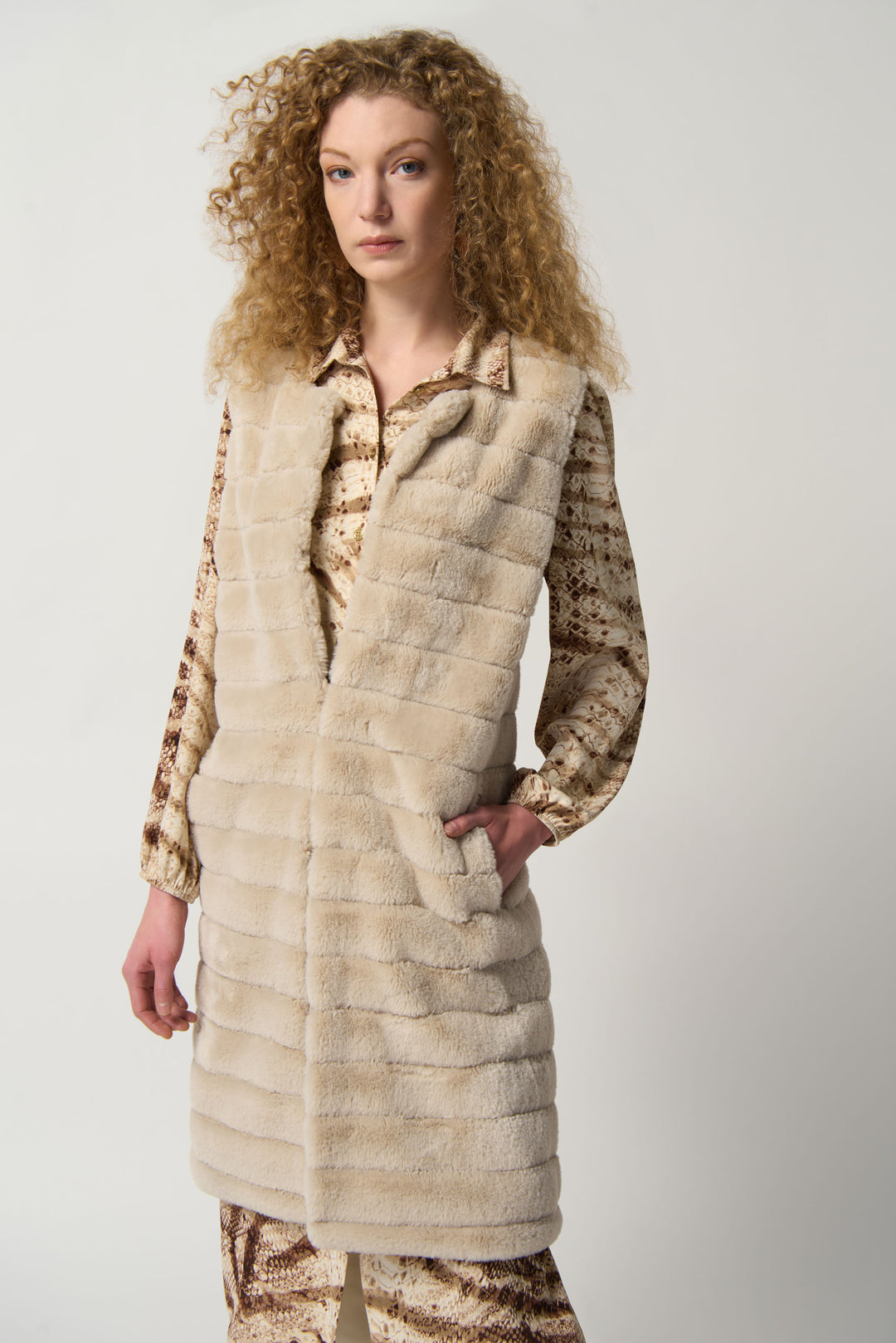 Crafted from super soft and lightweight faux fur, it features a crew neck and pockets, with a straight shape overall for effortlessly elegant comfort. 