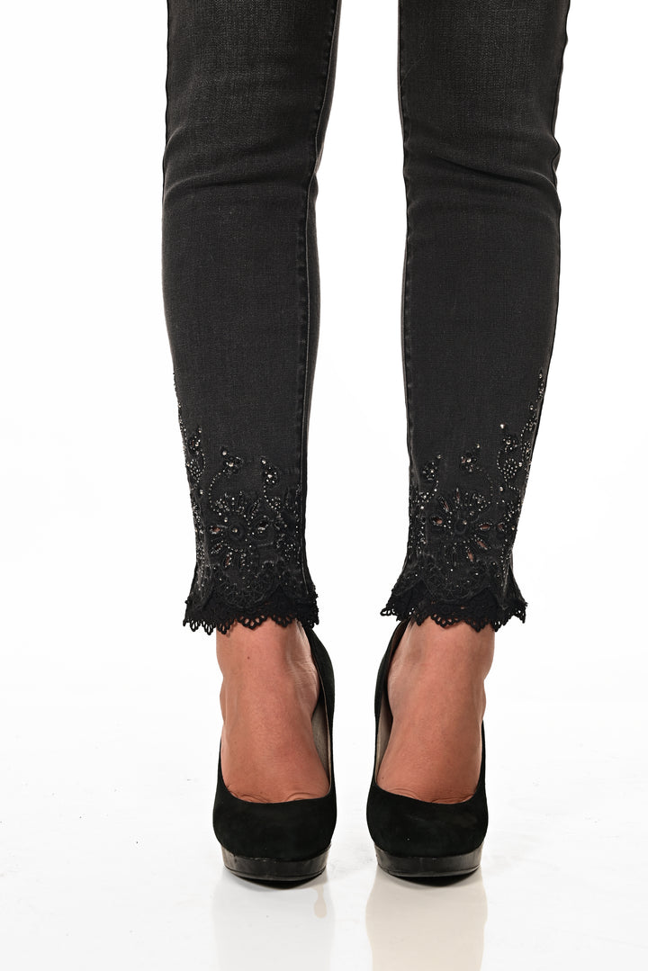 EMBROIDERED & LACE HEM JEAN