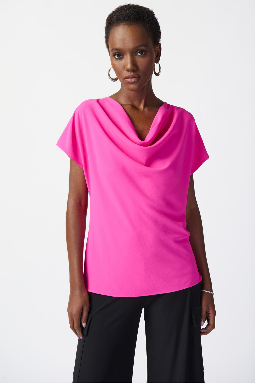 The pleated design exudes sophistication and the airy short sleeves provide comfort. 